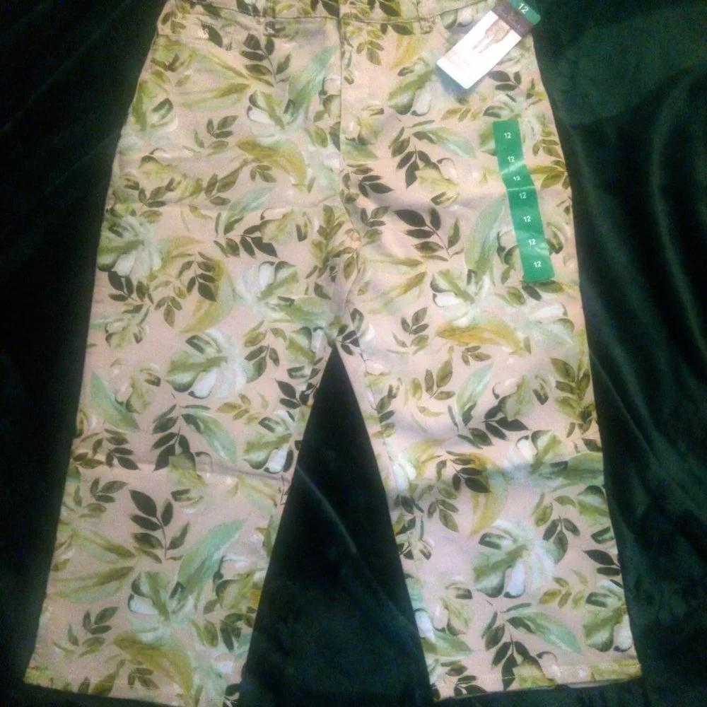 NWT Gloria Vanderbilt Amanda Capri Jeans in Stonewood & Palm Jungle Print Sz 12 - Picture 3 of 14